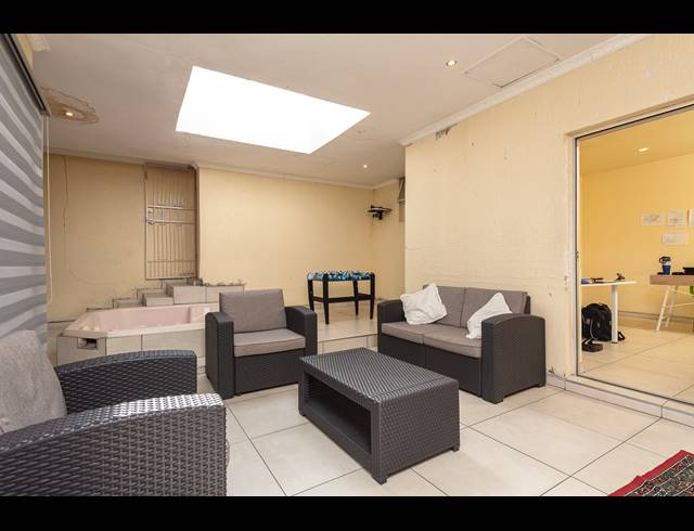 3 BEDROOM FREEHOLD FOR SALE IN SUIDEROORD